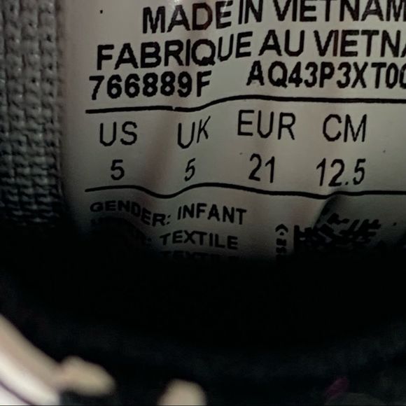 Converse Boys Chuck Taylor “Shark” Print Shoes Sz 5C - Picture 8 of 8